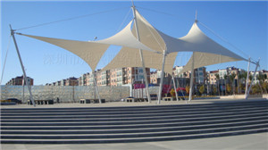 連續(xù)雷暴雨天氣，戶外工作孩紙傷不起！