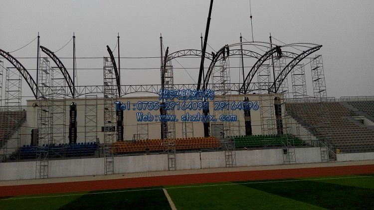 燁興河間第一中學體育看臺膜結構工程的鋼結構安裝完成